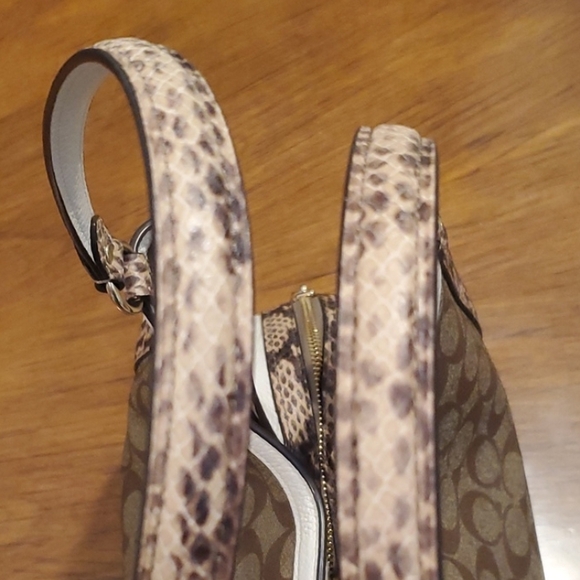 Coach Signature Beige and White Shoulder Bag - Picture 5 of 12